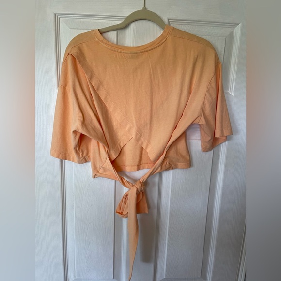 Universal Thread Cropped Tee - Picture 2 of 4